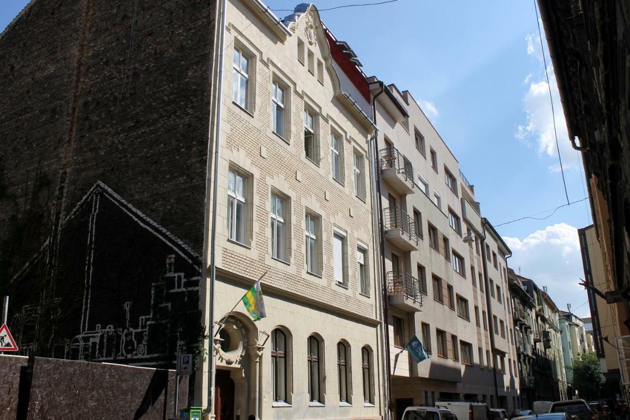 The Prince'S Neighbour Apartment Budapest With Free Garage Exterior photo